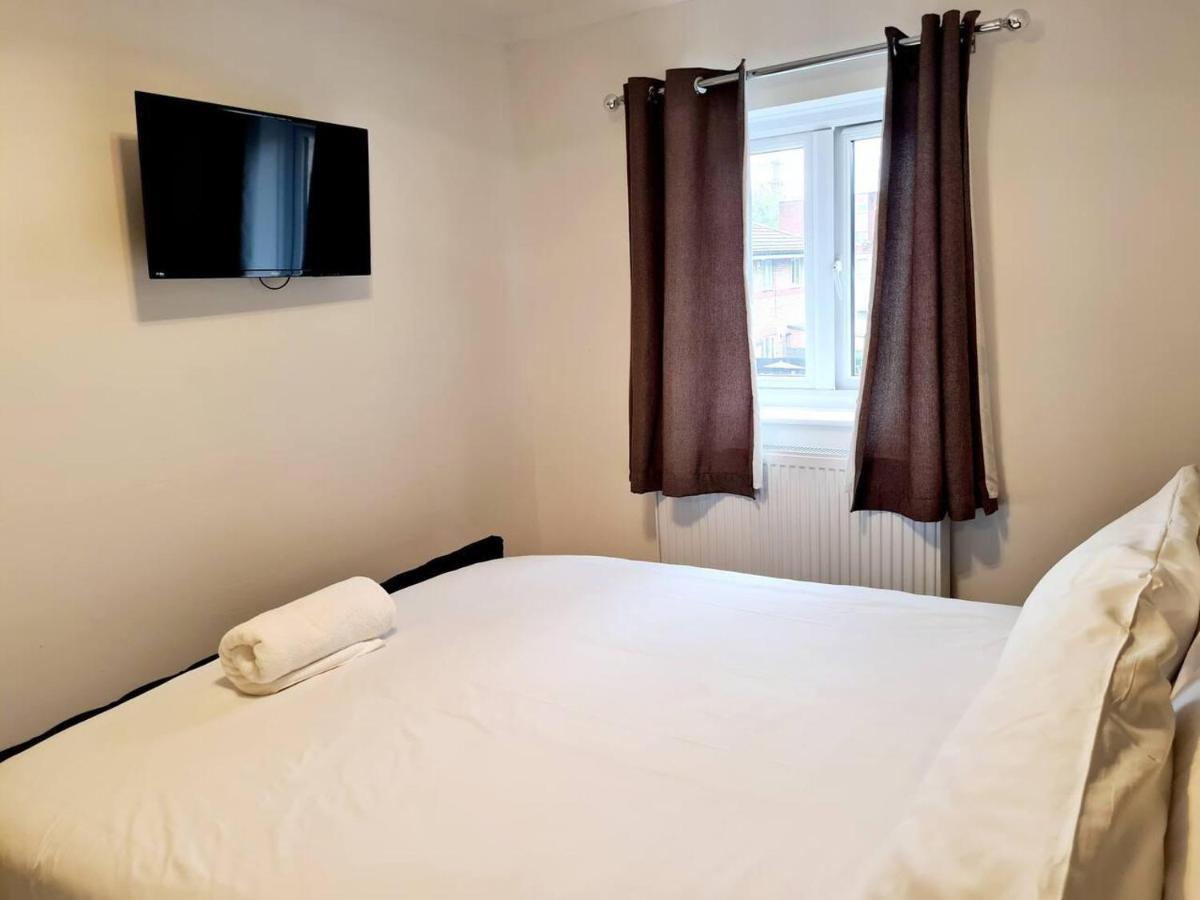 Modern & Spacious - Walk To London Excel- Parking Exterior photo
