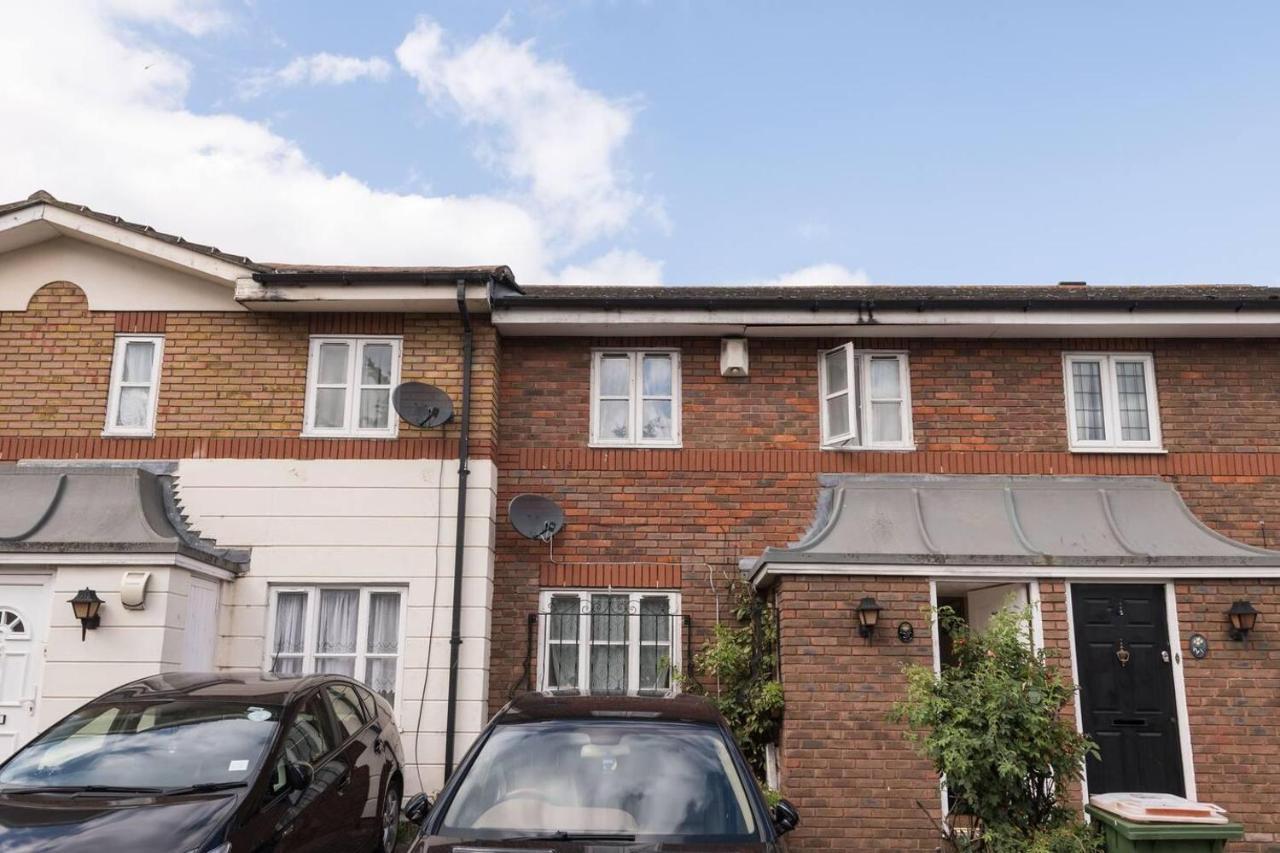 Modern & Spacious - Walk To London Excel- Parking Exterior photo